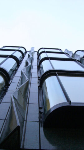 Erker und glasiertes Terracotta in der New Bond Street