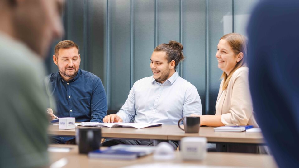 GIG-Team members in discussion.