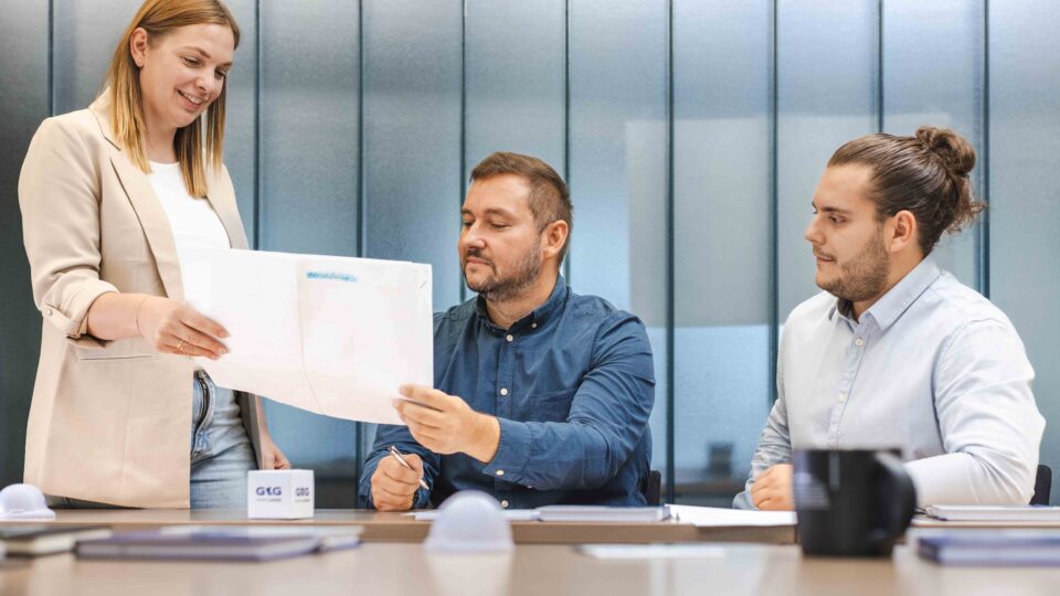 GIG-Team members in discussion.