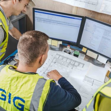 Assembly team and site supervisors reviewing the installation concept for unitised façades