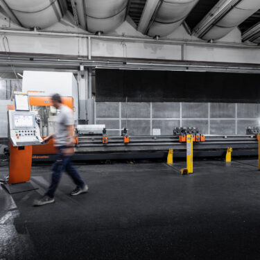 Elumatec rod processing center for the machining of aluminum profiles up to 7m in length.