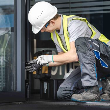 GIG technician performing door maintenance according to ÖNORM B 5305 and AMFT guidelines, which extends the service life.