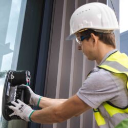 GIG fitter replacing glass with glass suction cup/hand suction cup.